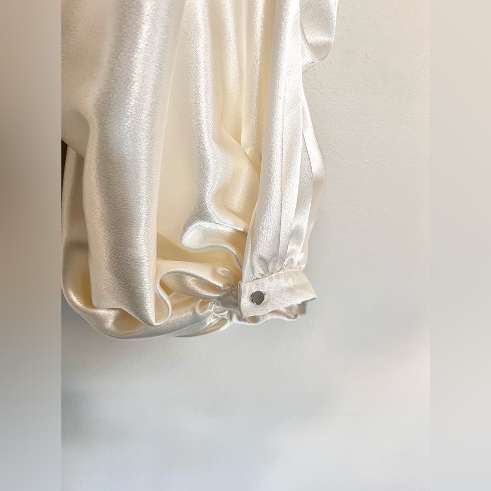 Bronx And Banco One Sleeve Cut Out Bridal Gown Size Large - Picture 7 of 10